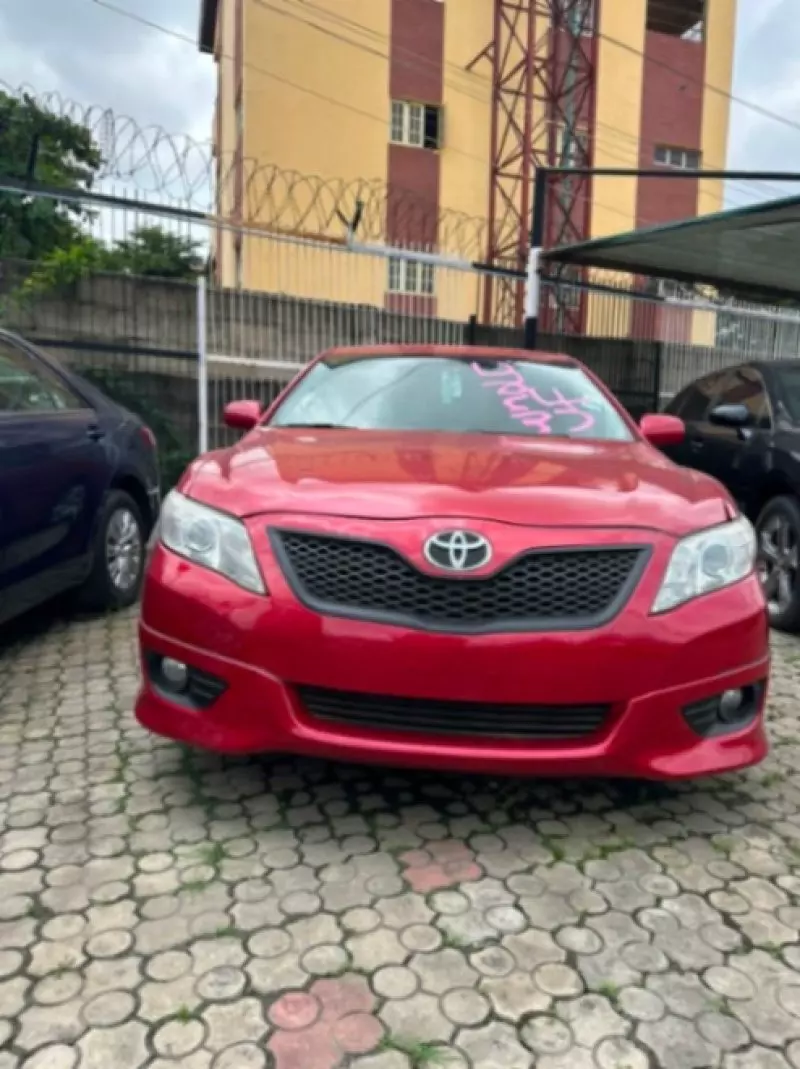 TOYOTA Camry - 2010