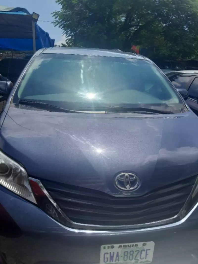 Toyota Sienna   - 2013