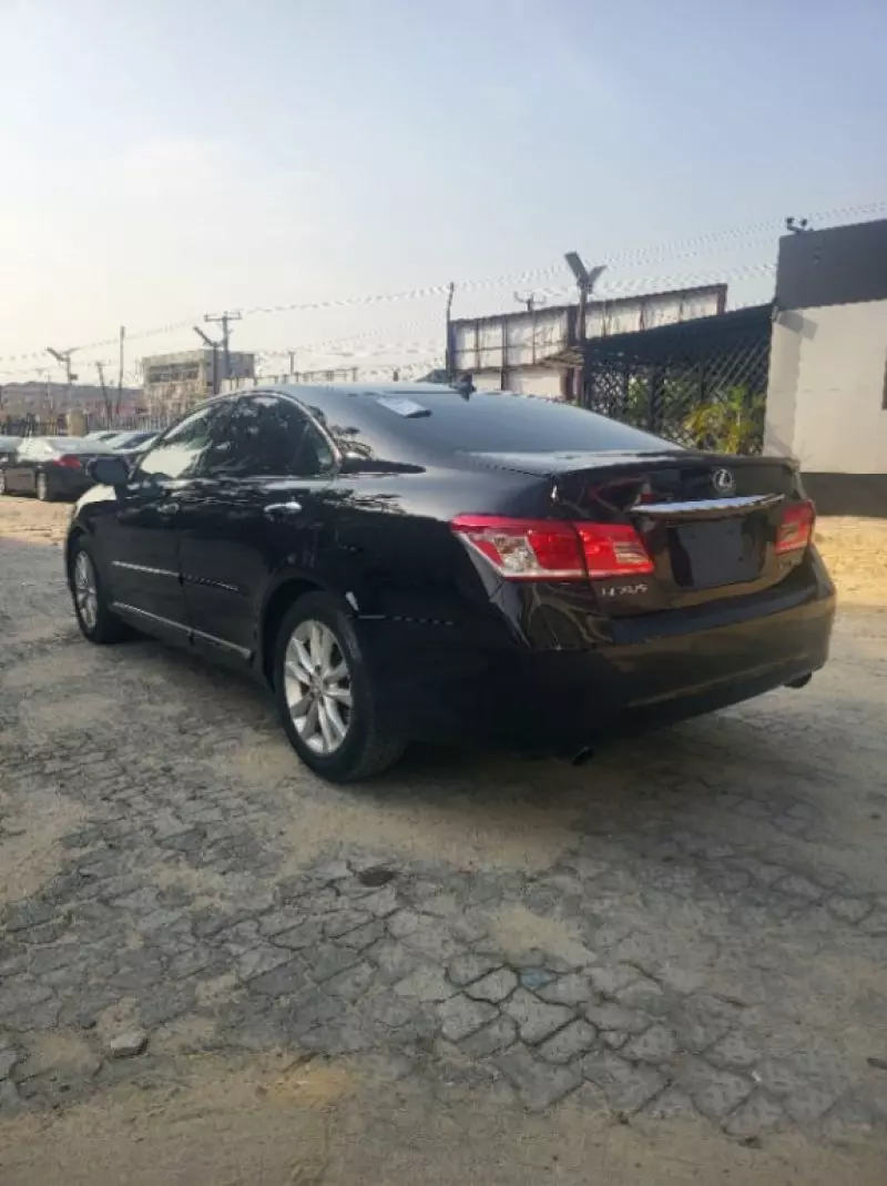 Lexus ES 350   - 2010