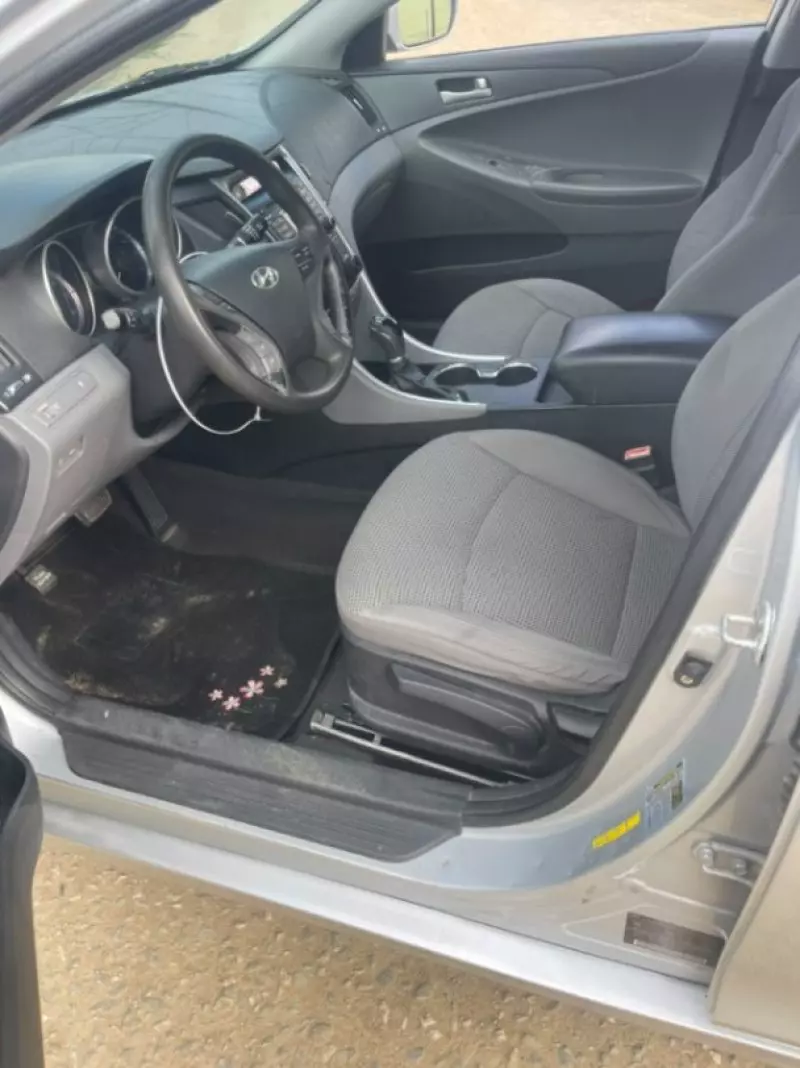 Hyundai Sonata   - 2011