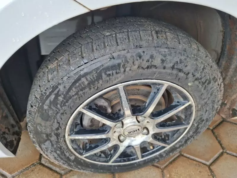 Toyota Sienta   - 2012