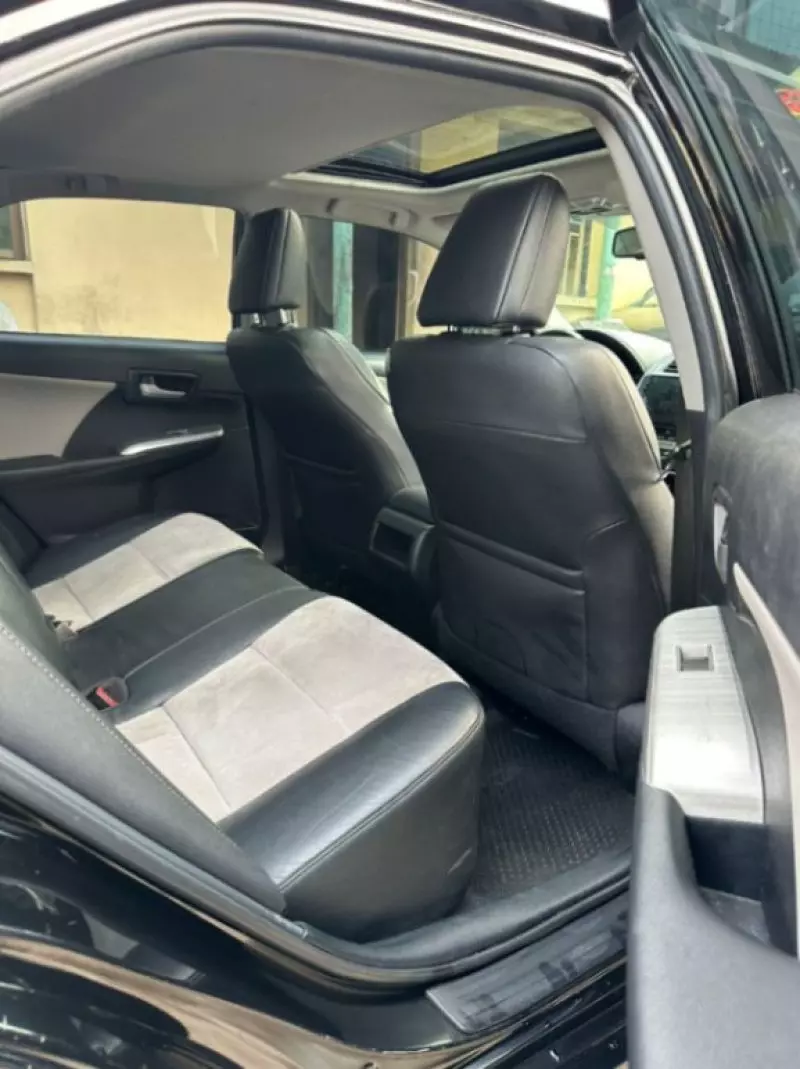 Toyota Camry   - 2012