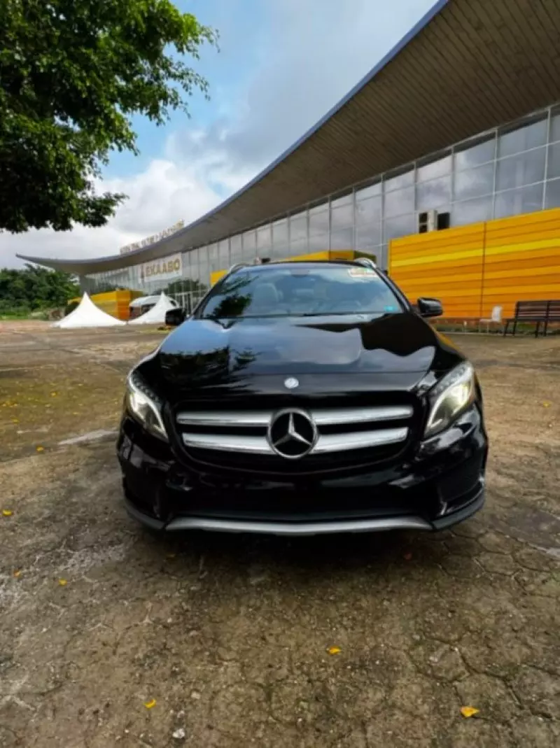 Mercedes-Benz GLA 250 - 2015