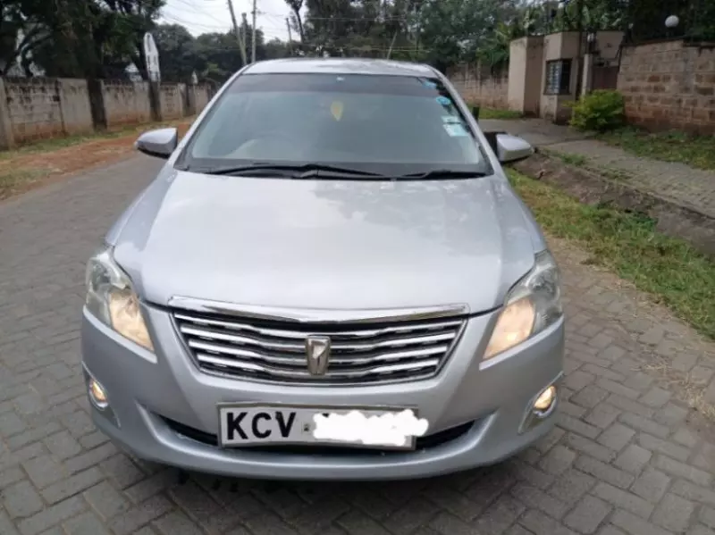 TOYOTA Premio - 2013
