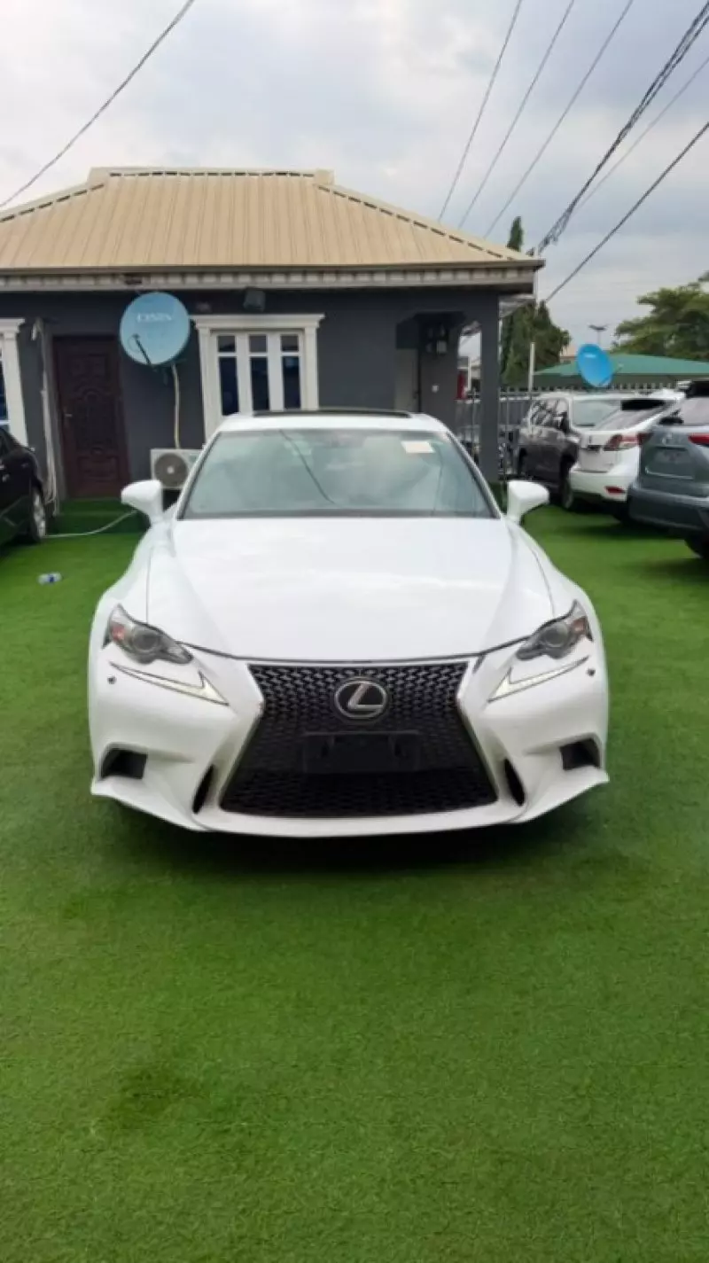 Lexus IS   - 2015