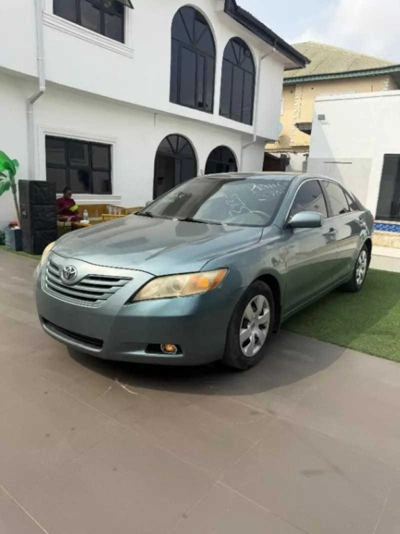 Toyota Camry   - 2009