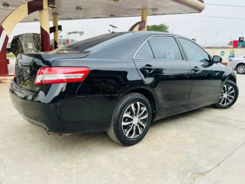 Toyota Camry   - 2010