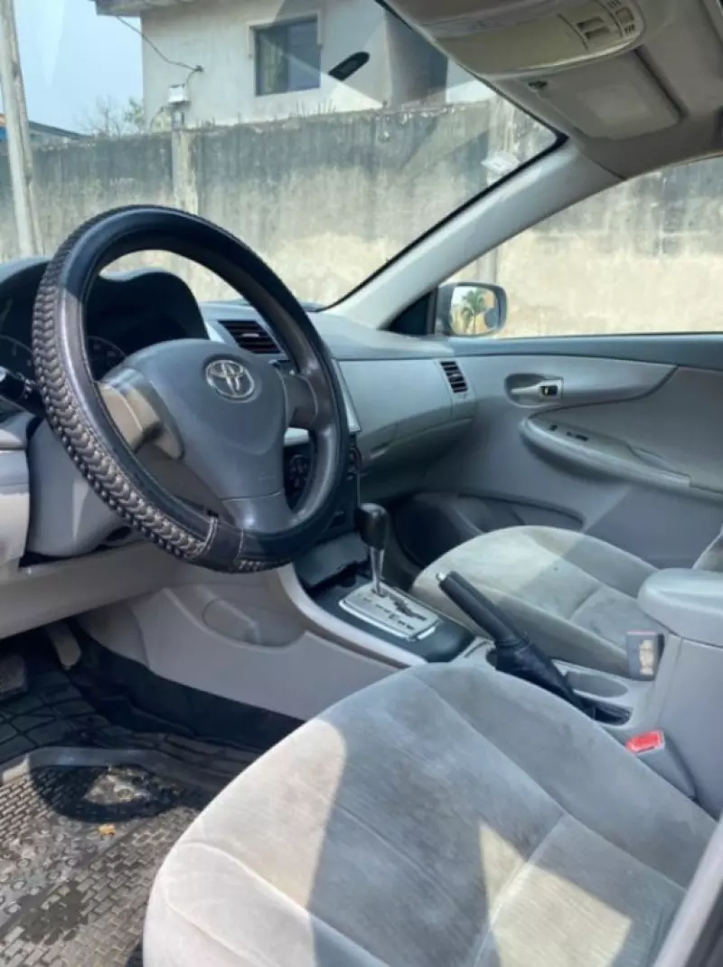 Toyota Corolla   - 2010