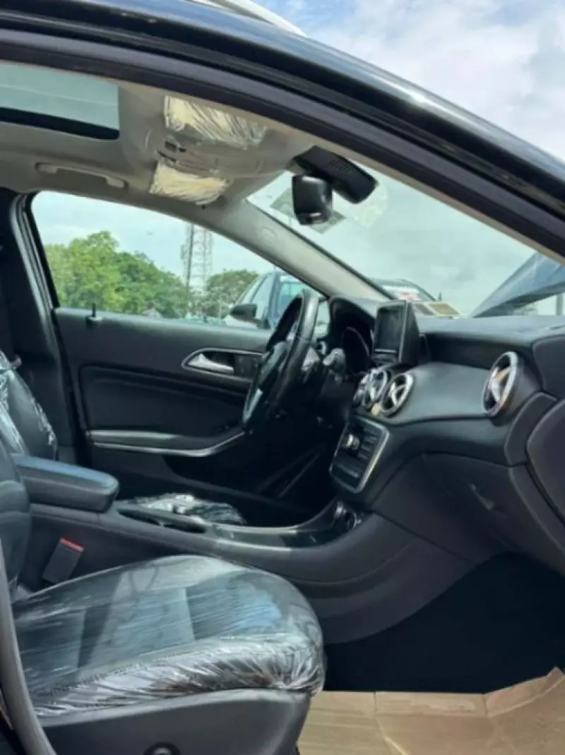 Mercedes-Benz GLA-Class   - 2015