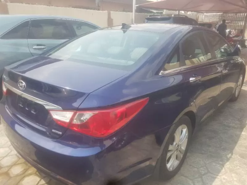 Hyundai Sonata   - 2012