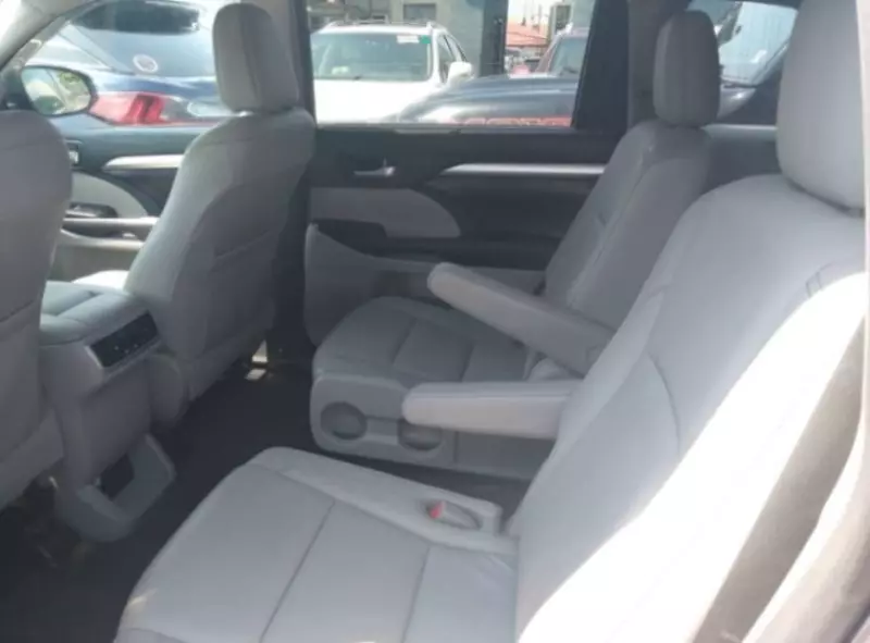 Toyota Highlander   - 2018