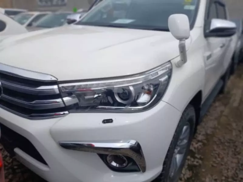 Toyota Hilux   - 2017
