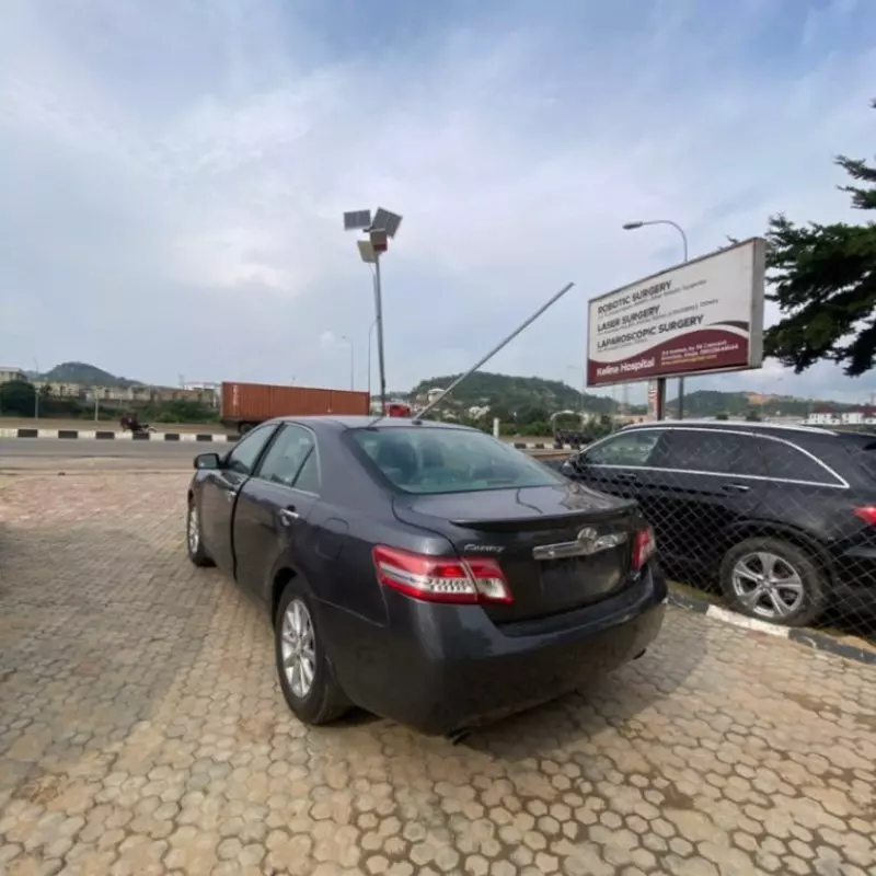 TOYOTA Camry   - 2010