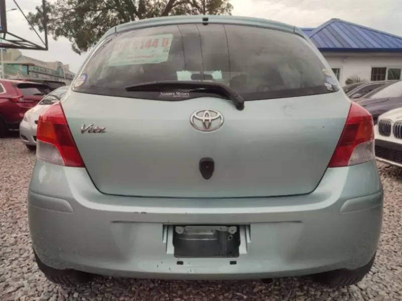 Toyota Vitz   - 2010