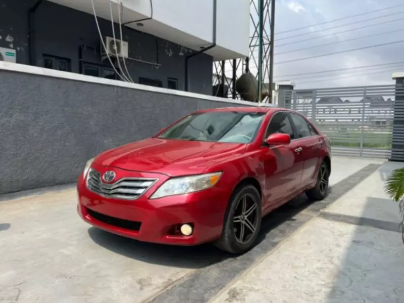 Toyota Camry   - 2010