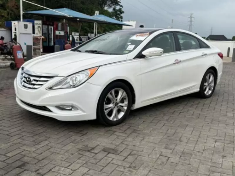 Hyundai Sonata   - 2013