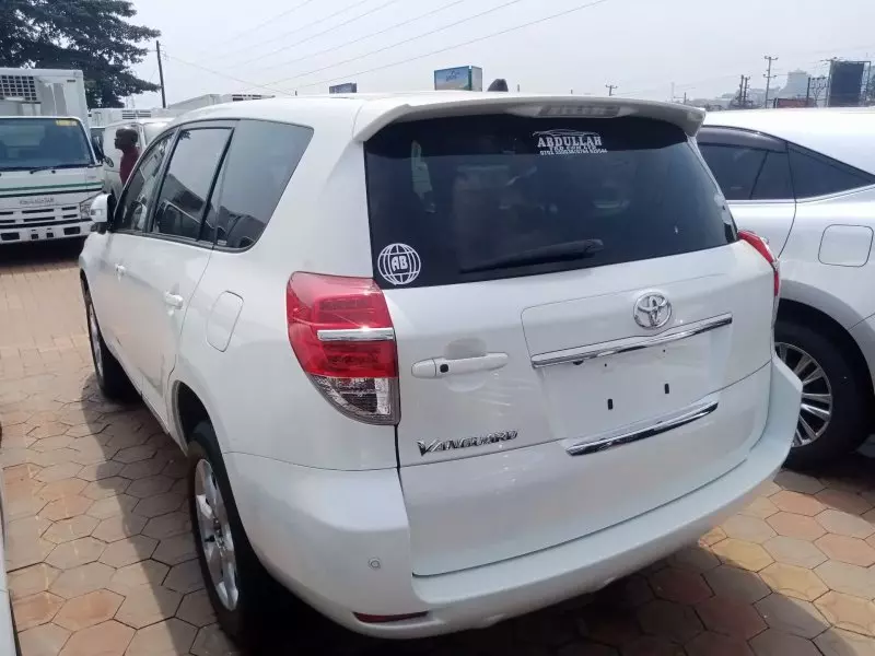 Toyota Vanguard    - 2012