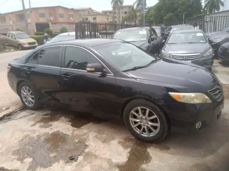 Toyota Camry   - 2011