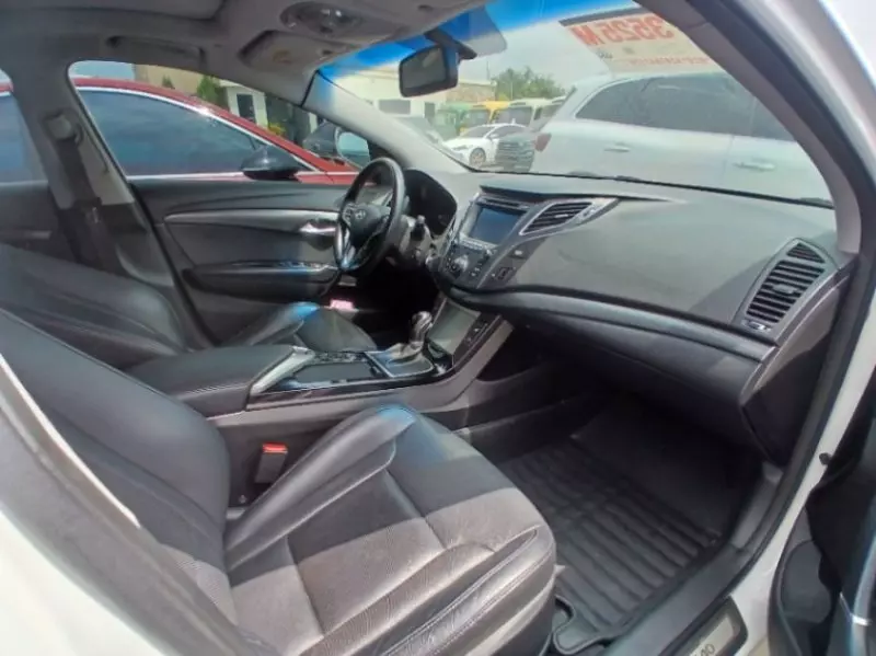 Hyundai Avante - 2012
