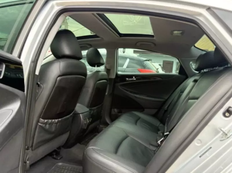 Hyundai Sonata   - 2012