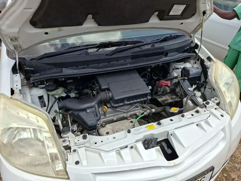 Toyota Passo Sette   - 2010