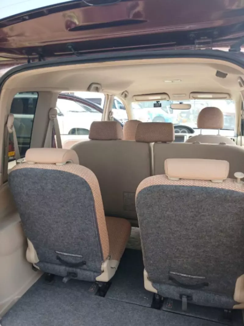TOYOTA Sienta   - 2010