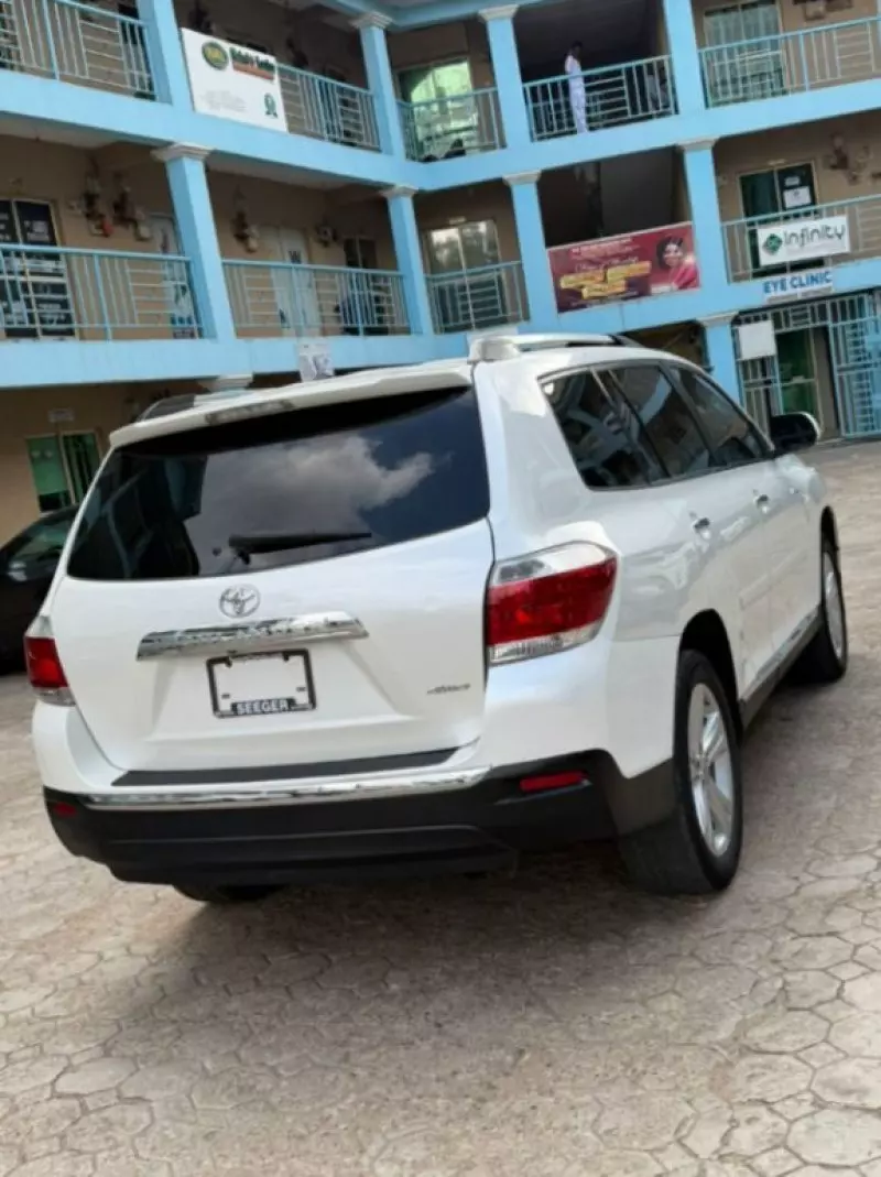 Toyota Highlander   - 2012