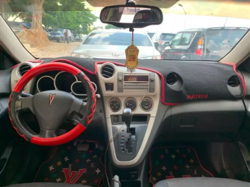 Pontiac Vibe   - 2010