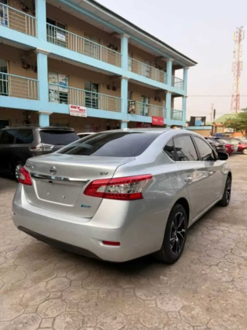 Nissan Sentra   - 2013
