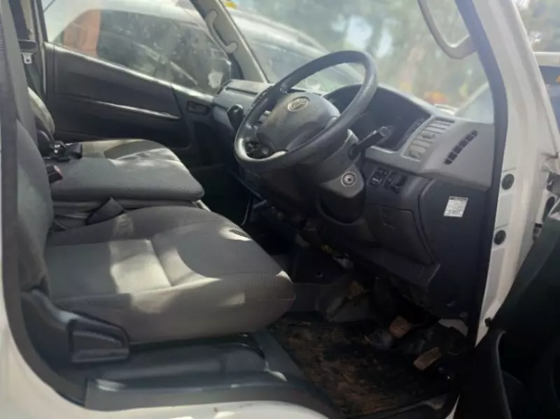 Toyota Hiace   - 2011