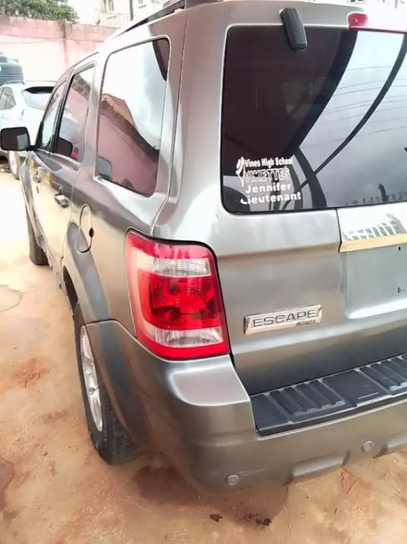 Ford Escape   - 2009