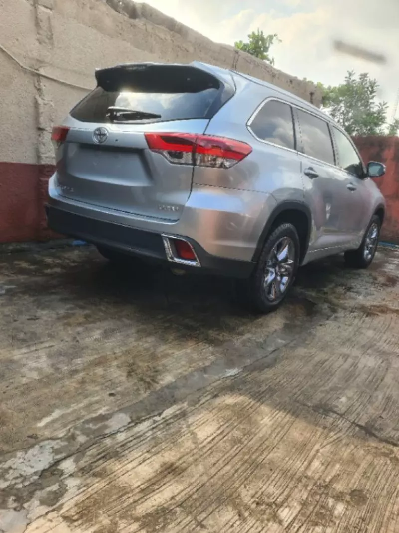 TOYOTA Highlander   - 2019