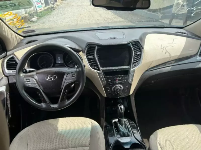 Hyundai Santa Fe   - 2017