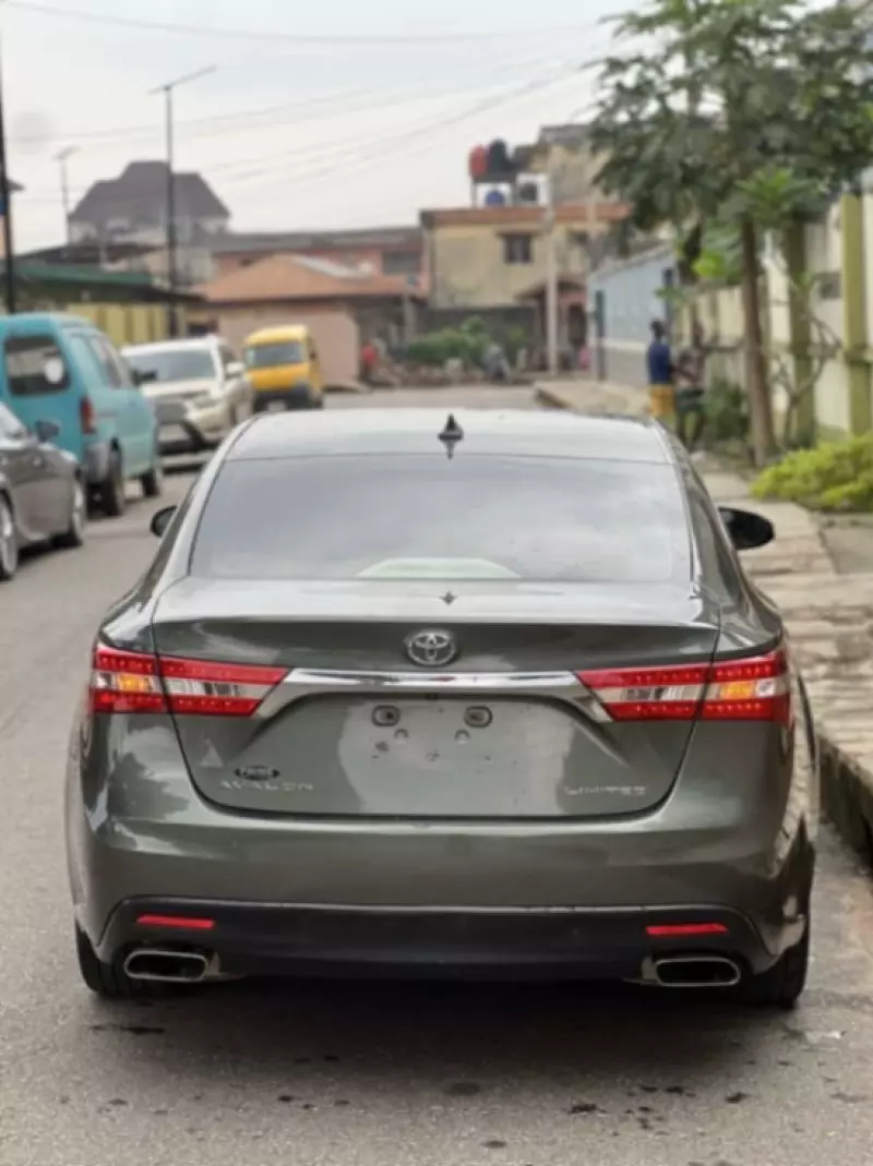 Toyota Avalon   - 2013