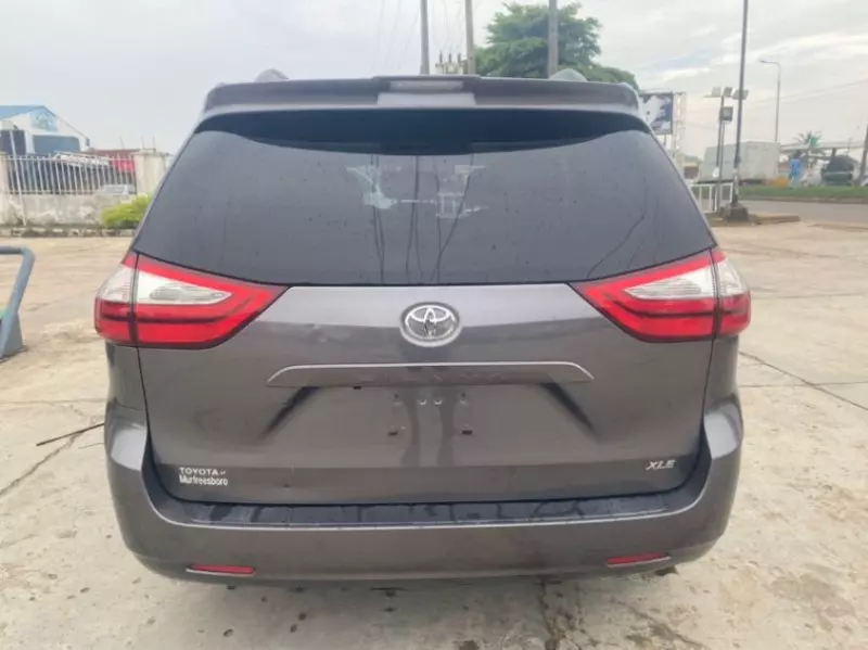 Toyota Sienna   - 2018