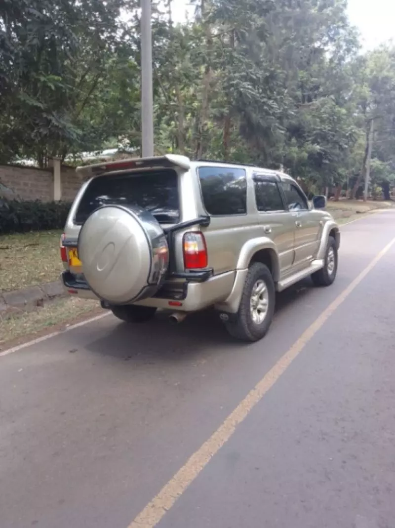 TOYOTA Hilux Surf    - 2001