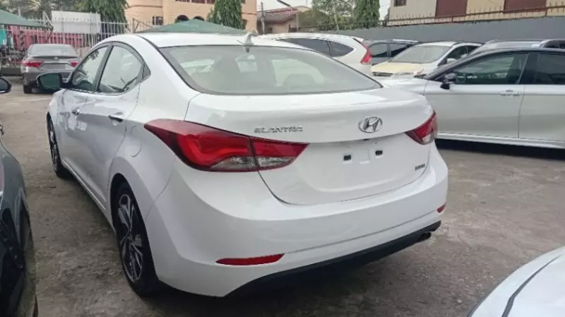 Hyundai Elantra   - 2015