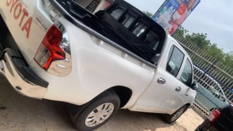 Toyota Hilux   - 2017