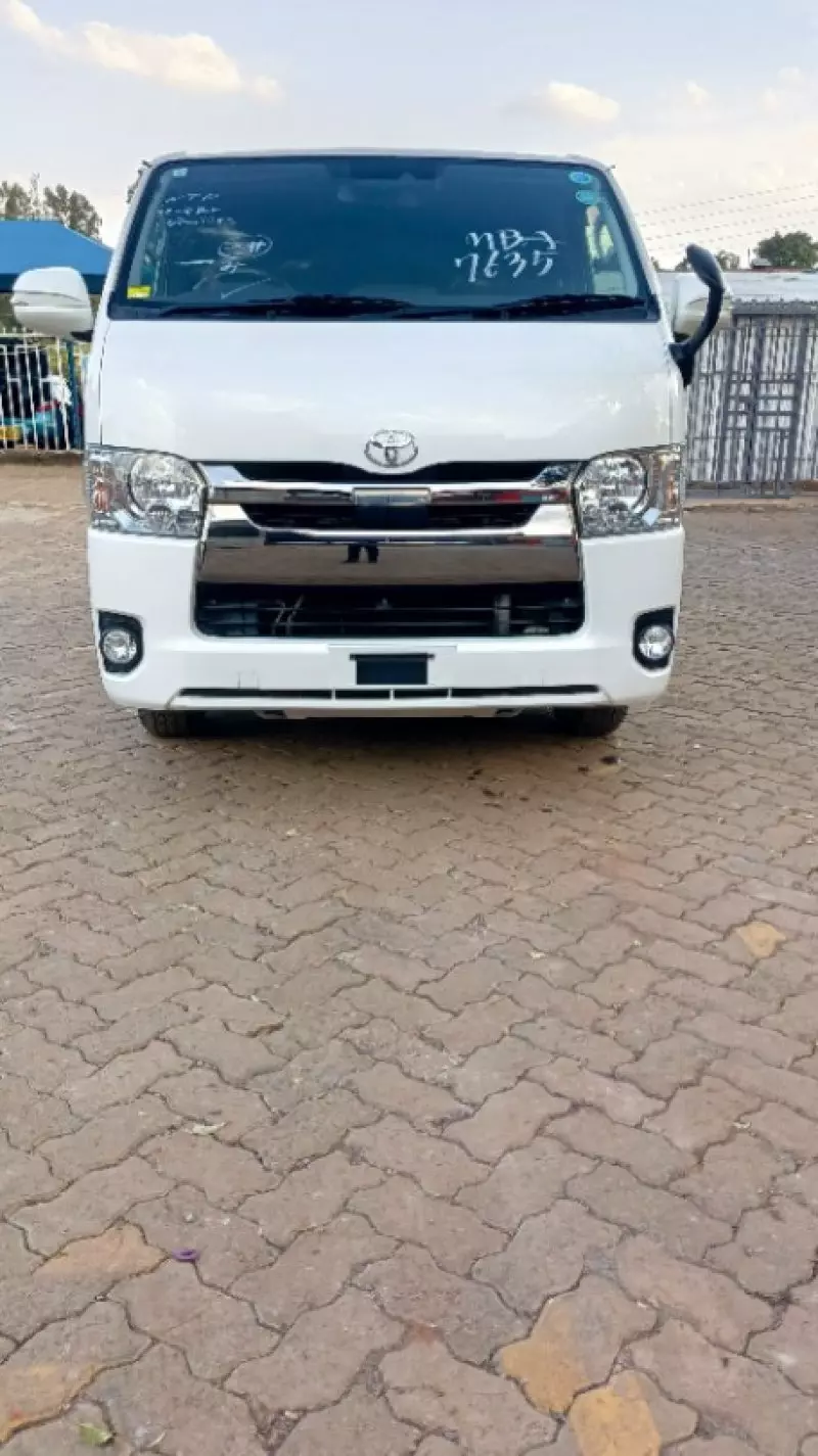 Toyota Hiace   - 2018