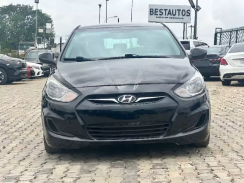 Hyundai Accent - 2013