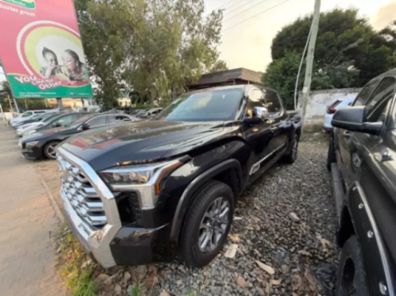 TOYOTA Tundra   - 2022