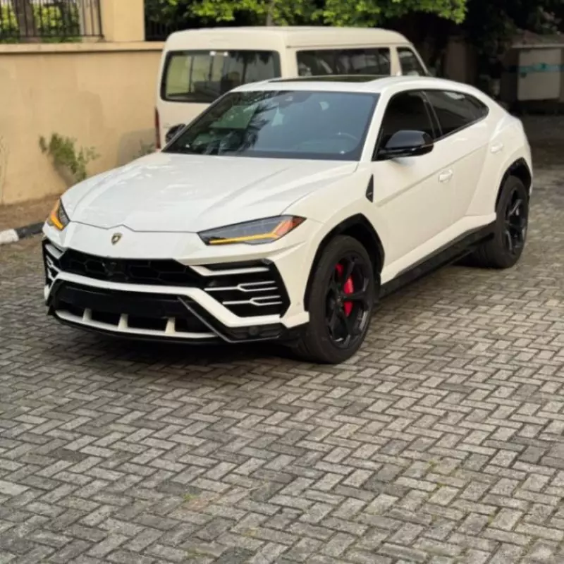 Lamborghini URUS   - 2019