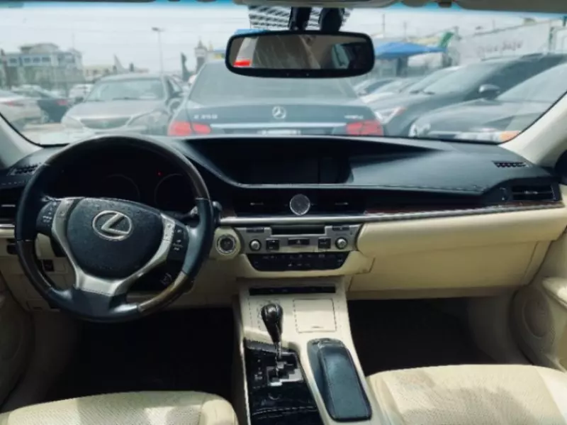 Lexus ES   - 2015