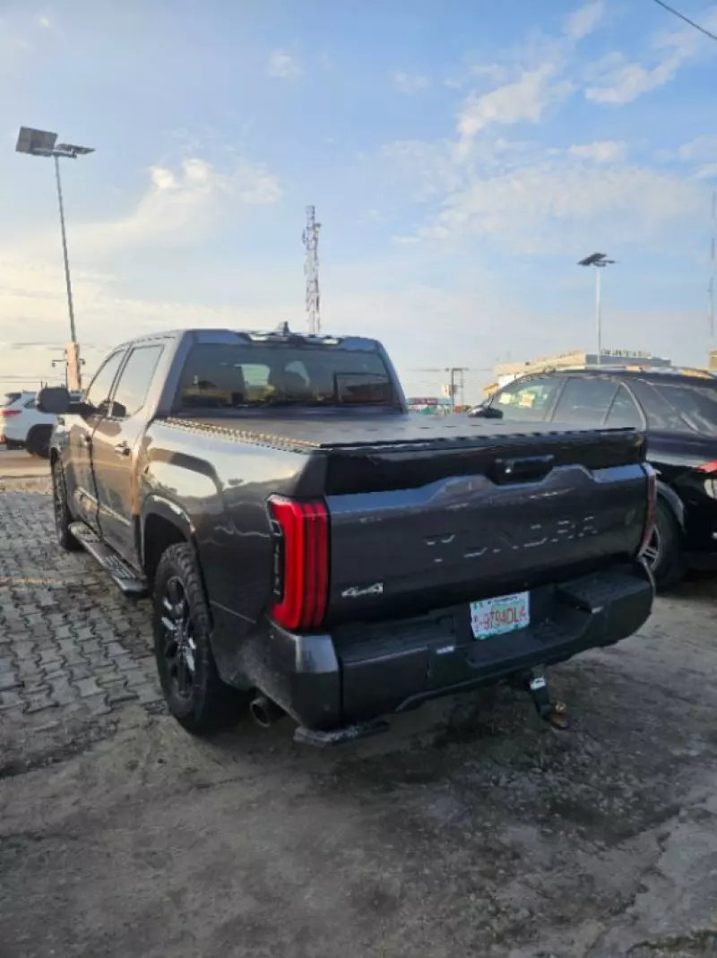 TOYOTA Tundra   - 2023