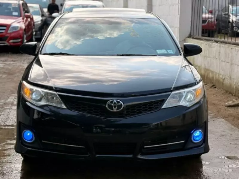 Toyota Camry   - 2012