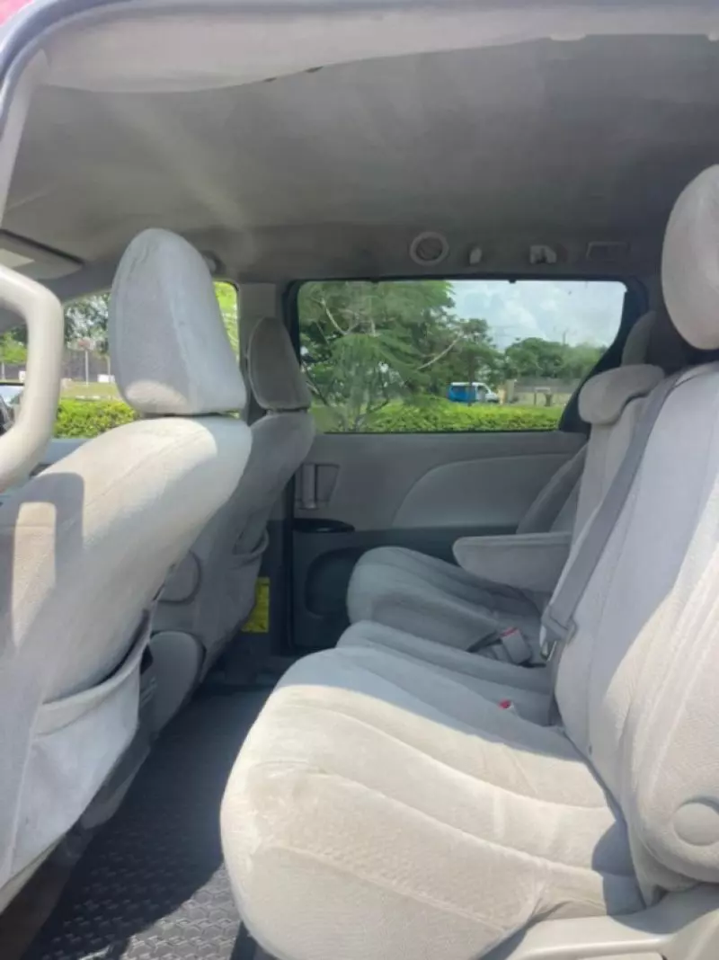 Toyota Sienna   - 2011
