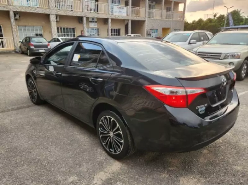 Toyota Corolla   - 2015