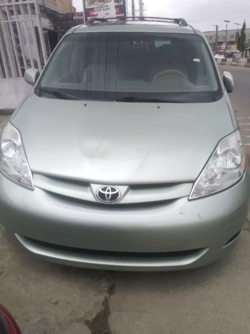 TOYOTA Sienna   - 2008
