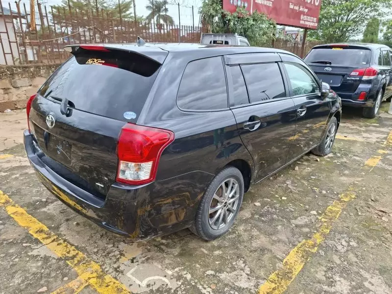 Toyota Fielder    - 2012