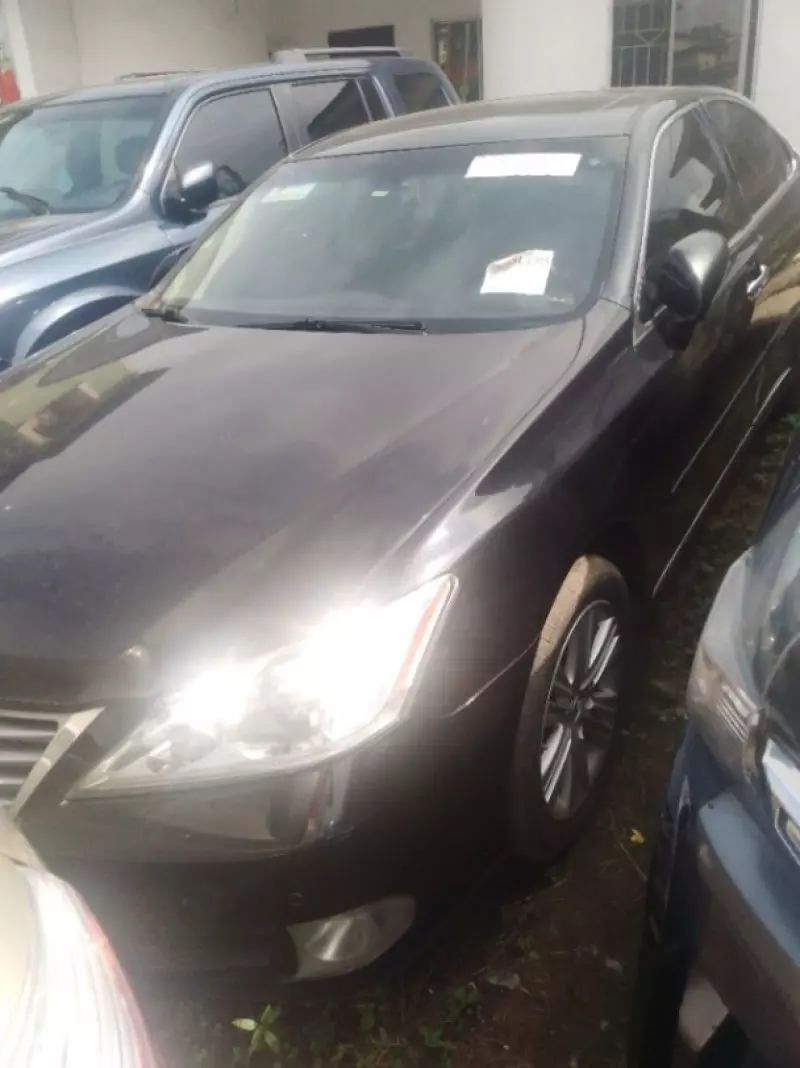 Lexus ES   - 2011